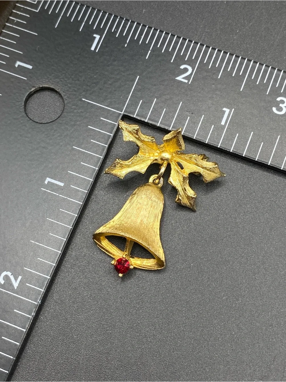 DODD’S Vintage Christmas Brooch Gold Tone Bell Red Stone